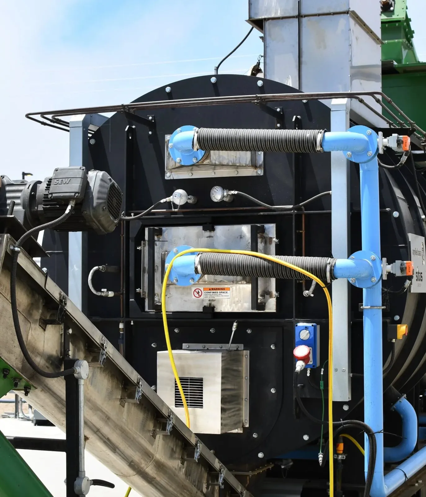 Pyrolysis unit with insulated heat-recovery pipework
